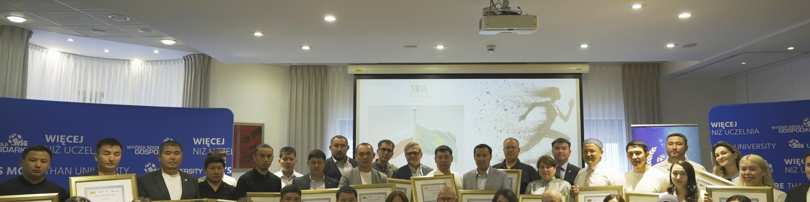 Delegacja APEMS zakończyła moduł EMBA na WSG