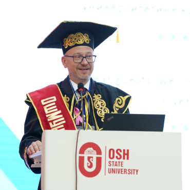 Aleksander Skaliy Honorowym Profesorem Osh State University